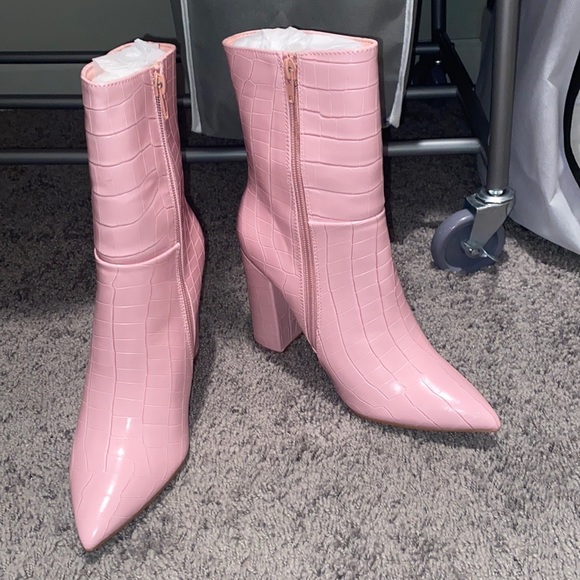 NWT Baby Pink Boots - Picture 1 of 8